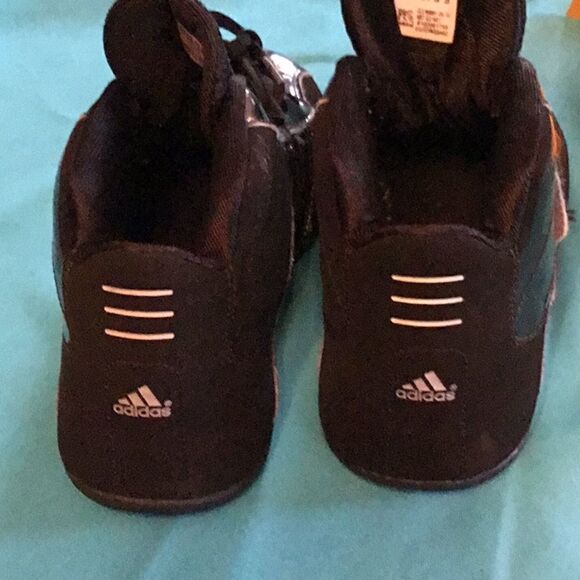 Unisex ADIDAS lightweight sneakers in size 4 1/2 - Picture 6 of 8